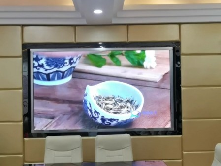西藏蔡甸區(qū)四小室內(nèi)全彩P1.25安裝調(diào)試完成    尺寸：2.88x1.28m   像素點(diǎn)：1792x1024
