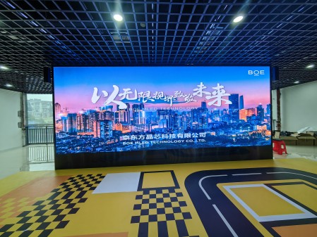 湖北金銀湖p2.5安裝完成   尺寸：6.72×2.56 ；像素點(diǎn)：2688×1024