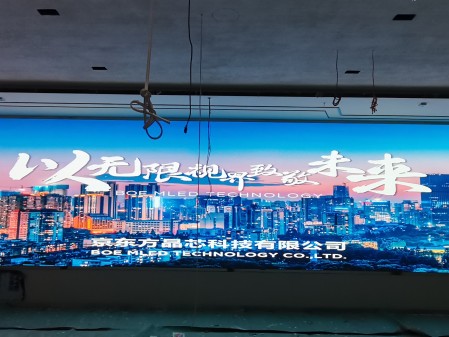 湖北長(zhǎng)江證券BKY012A安裝完畢，尺寸12x2.7m，像素點(diǎn)9600x2160